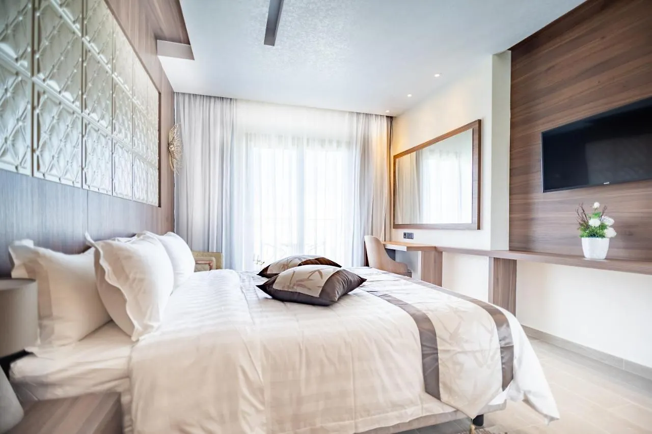 Leonardo Boutique Hotel Larnaca 4*,